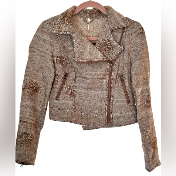 Free People Moto Style Distressed Jacquard Jacket size 0 Brown Woven Tapestry - Picture 2 of 16